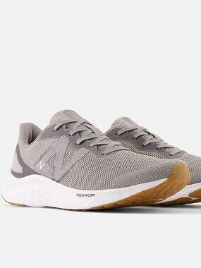 NEW Size US 9 New Balance Fresh Foam Arishi v4